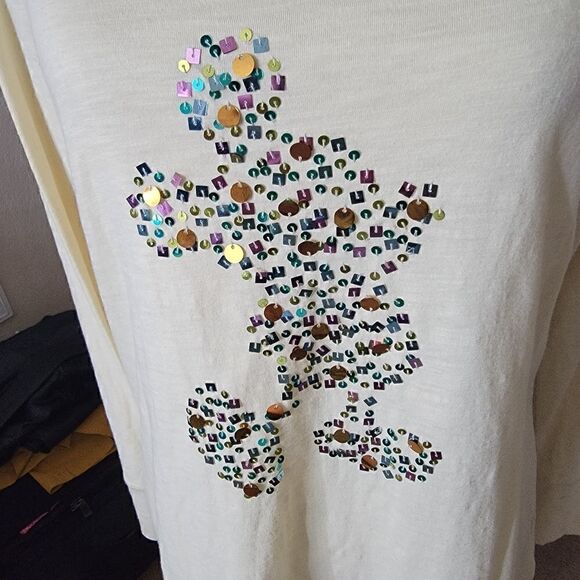 Disneyland Resort Top with Mickey Mouse made out of Sequins. Size XL. - Picture 7 of 8